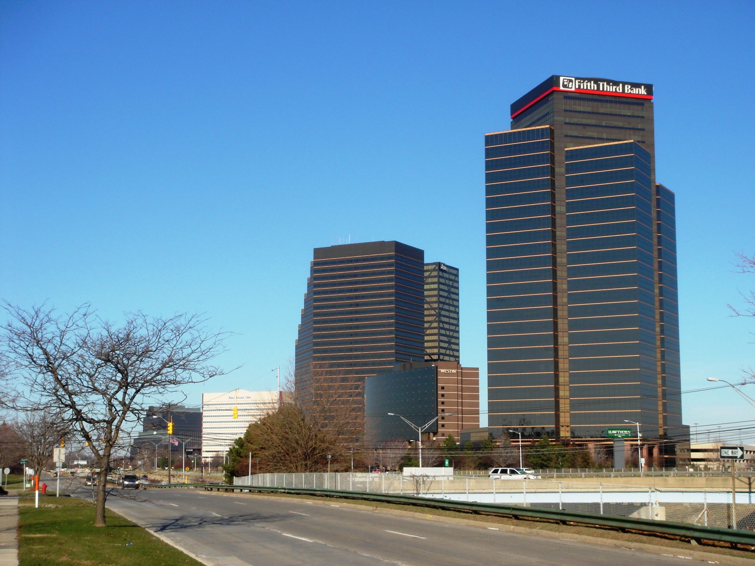 https://upload.wikimedia.org/wikipedia/commons/9/9a/Southfield_Town_Center.jpg